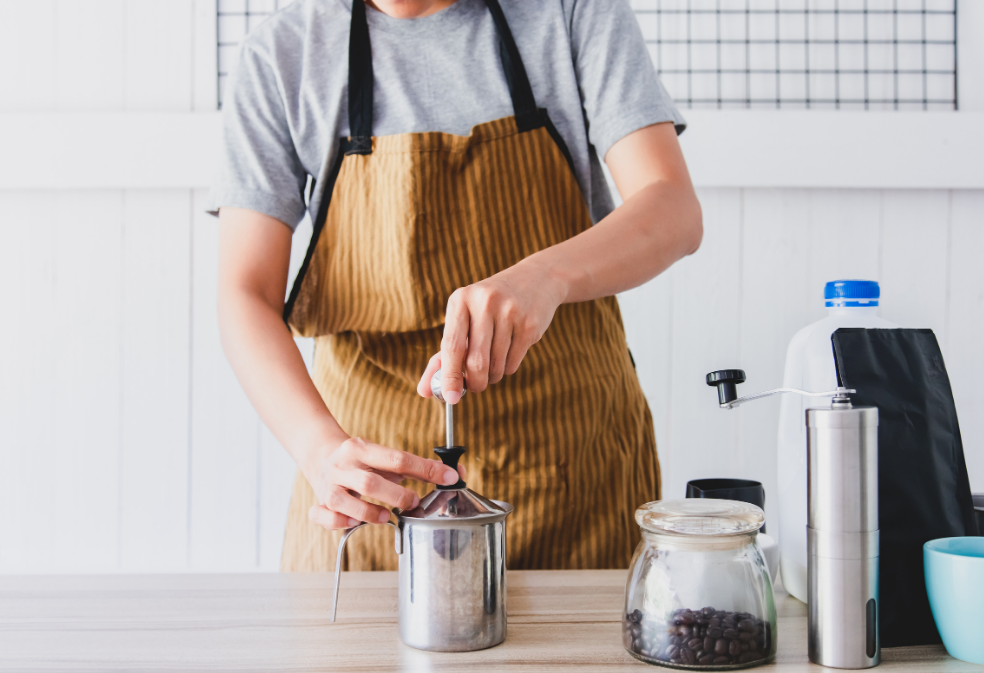 using a hand pump milk frother